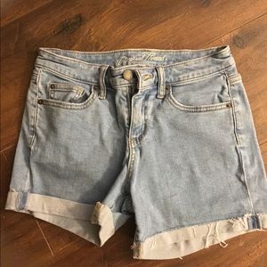 ￼ 👚(bundle 4 items w/👚for $16) Shorts universal Threads